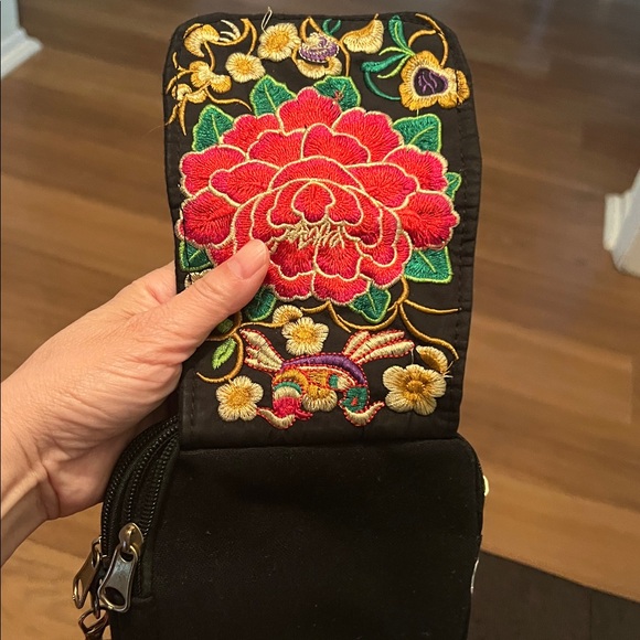 #0944+ Mini Handmade Floral Embroidered Black Crossbody Bag W/ WHT hand sew - Picture 4 of 7